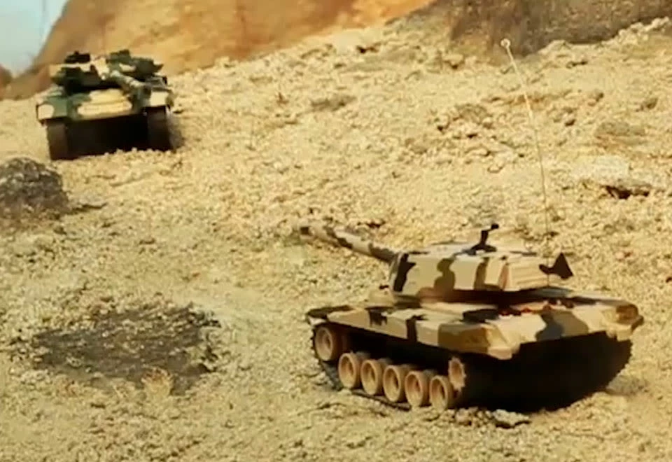 Budget 🎁 RC Battle Tanks (Set of 2) by Jupiter Creations Inc 😍 5 Budget 🎁 RC Battle Tanks (Set of 2) by Jupiter Creations Inc 😍 - Image 3